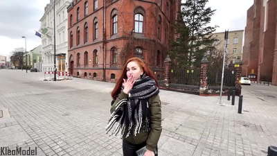 Public pickup: o fată frumoasă este futută pentru un iPhone și primește spermă în păsărica ei. CleoModel