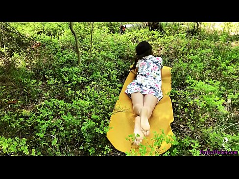 ❤️ Un străin de pe Tinder îmi masturbează păsărica și o fute cu pasiune în pădure ❤️  at us ️❤