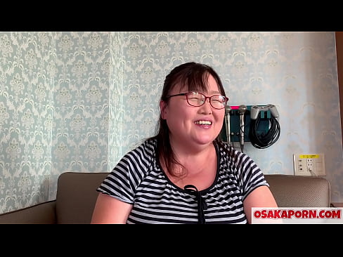 ❤️ Mama japoneză grasă își arată sânii uriași și se bucură de o jucărie sexuală. O mamă asiatică de 51 de ani vorbește despre experiența ei sexuală. Yukiko 1 OSAKAPORN milf grasă. ❤️  at us ️❤
