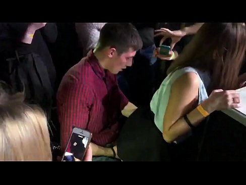 ❤️ Sex real într-un club de noapte rusesc. O rusoaică de 18 ani în anus și vagin futută într-un club de noapte ❤️  at us ️❤